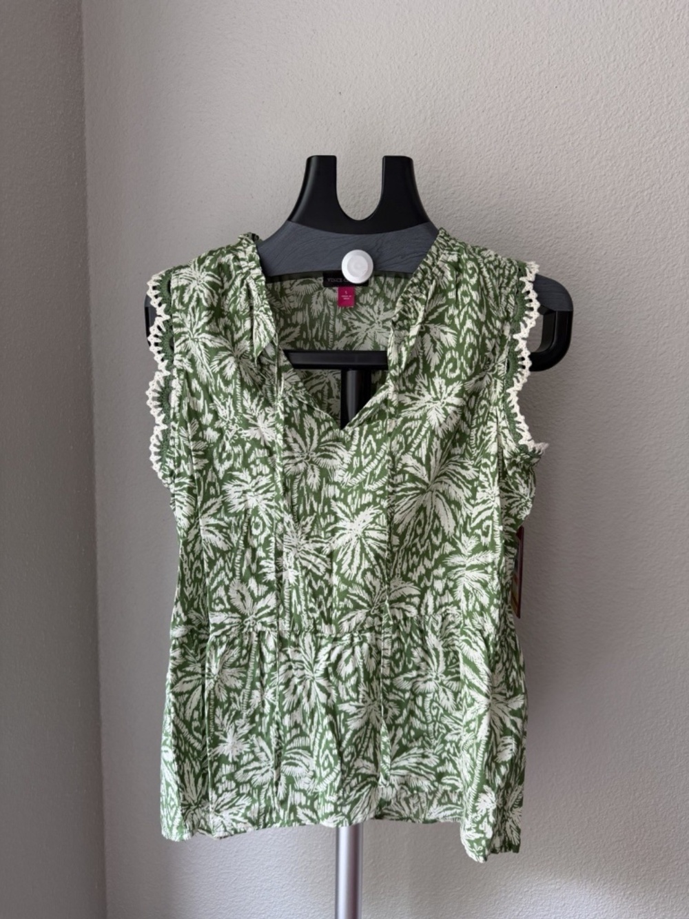 Vince Camuto Women's Peplum-Hem Floral-Print Crocheted-Trim Top